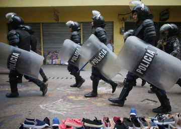 Miles de personas protestan en Honduras ante lo que consideran un 