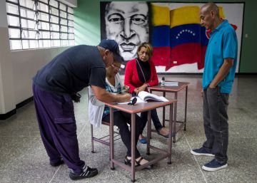 Maduro endurece su control del régimen en unas municipales boicoteadas por la oposición