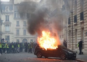 El hartazgo vuelve a sacar a la calle a los ‘chalecos amarillos’ en toda Francia
