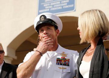 El polémico indulto de Trump a un miembro de los Navy SEAL sacude al Ejército de EE UU