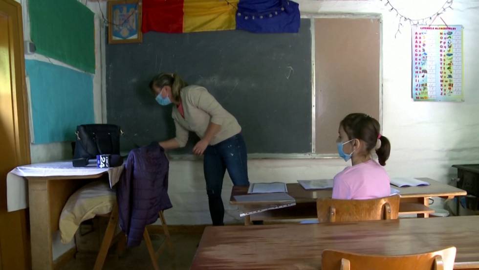 la maestra se encuentra con el mundo