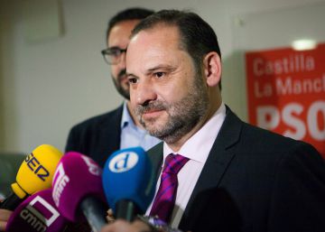 La dirección del PSOE sostiene que ignoraba la oferta a Carmena del partido en Madrid