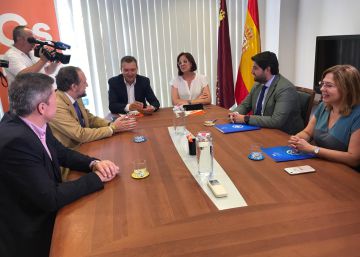 PP, Cs y Vox seguirán sus negociaciones en Murcia en privado y “por todas las vías”