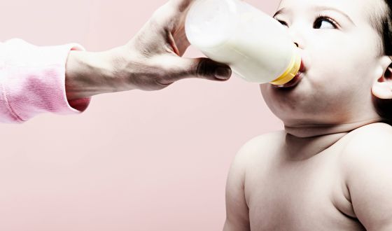 Los bebés que toman más proteínas en la leche son el doble de obesos |  Sociedad | EL PAÍS