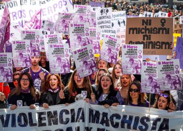 Las estudiantes lideran en las calles la protesta feminista del 8 de marzo