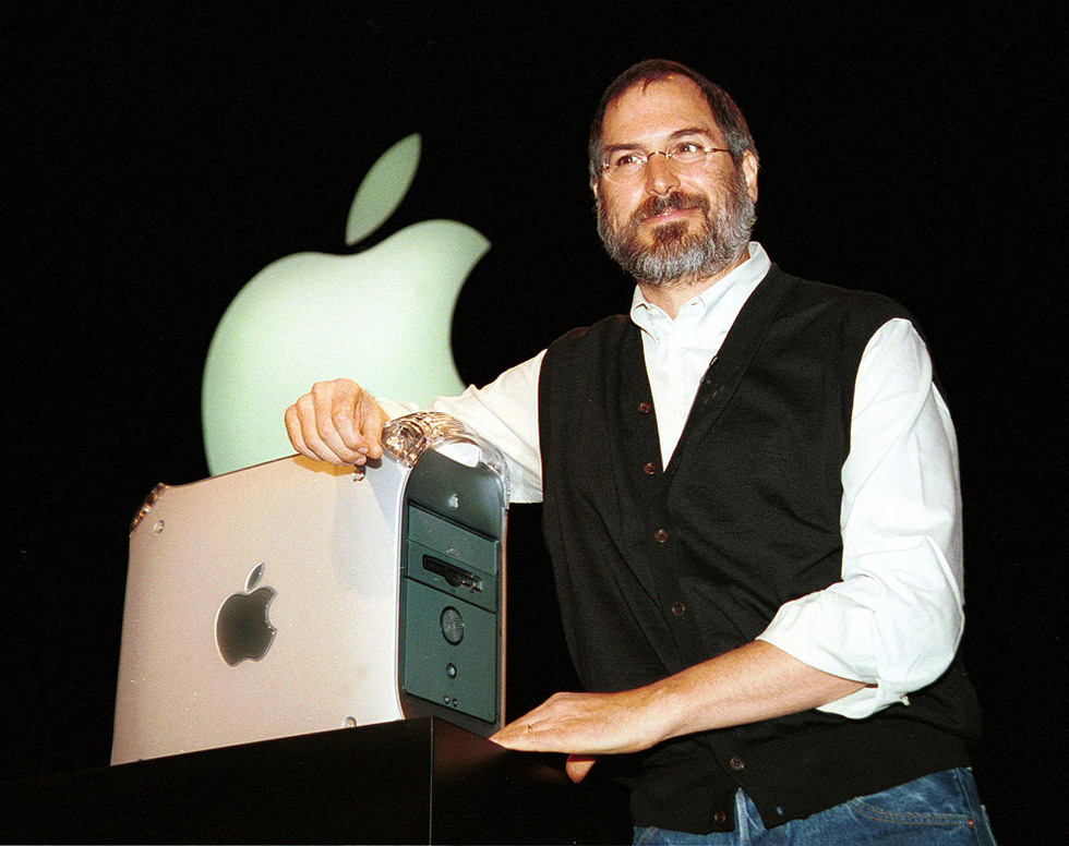 Jobs, presidente de Apple, presenta el Power Mac G4 en agosto de 1999. 